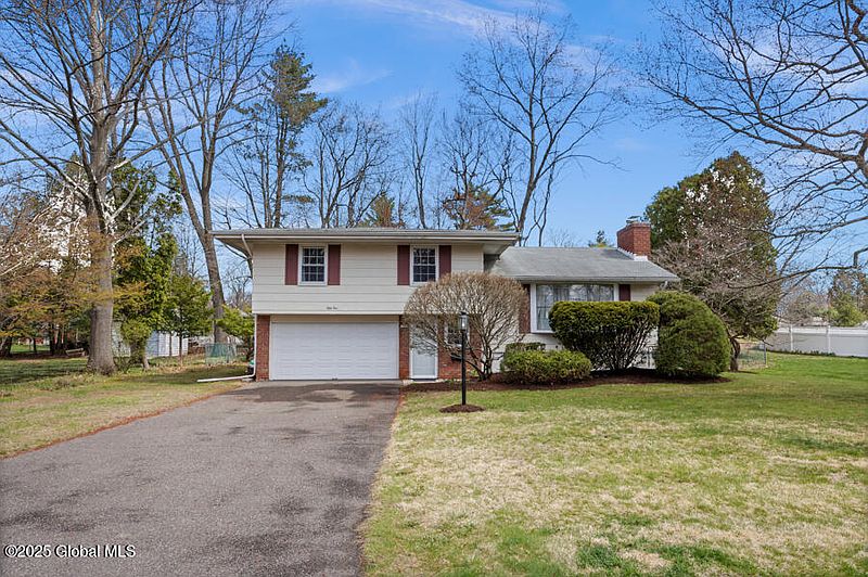 3rd image of 55 Montrose Drive