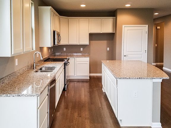 5th image of 248 Trimble St