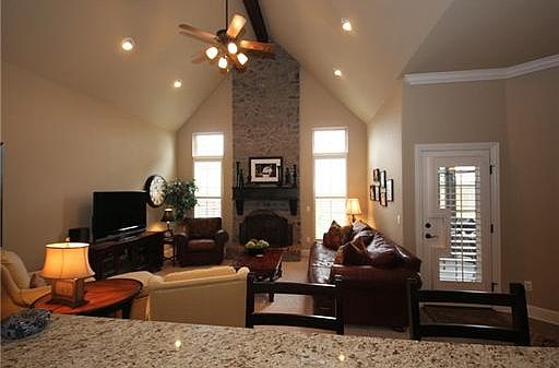 4th image of 4316 Woodview Dr