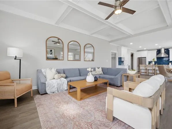 400 Octavia Dr, Yorktown, VA 23693