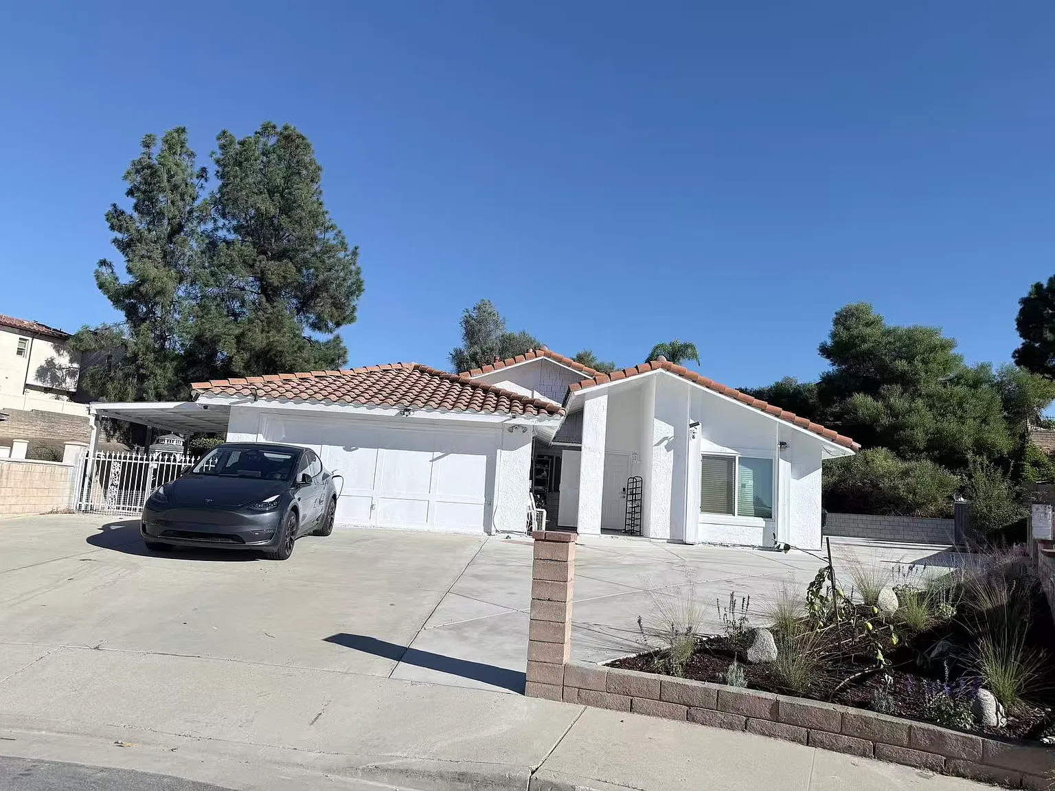 730 Amador Cir — Photo 1