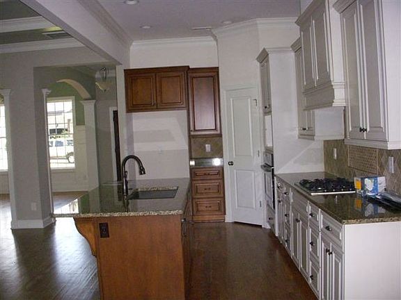 4th image of 872 Willow Lk
