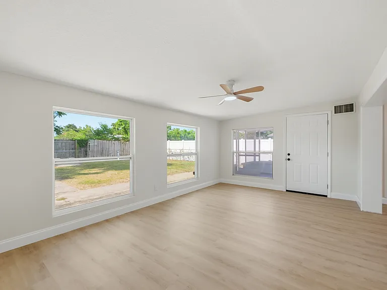 10945 Indies Dr S — Photo 15