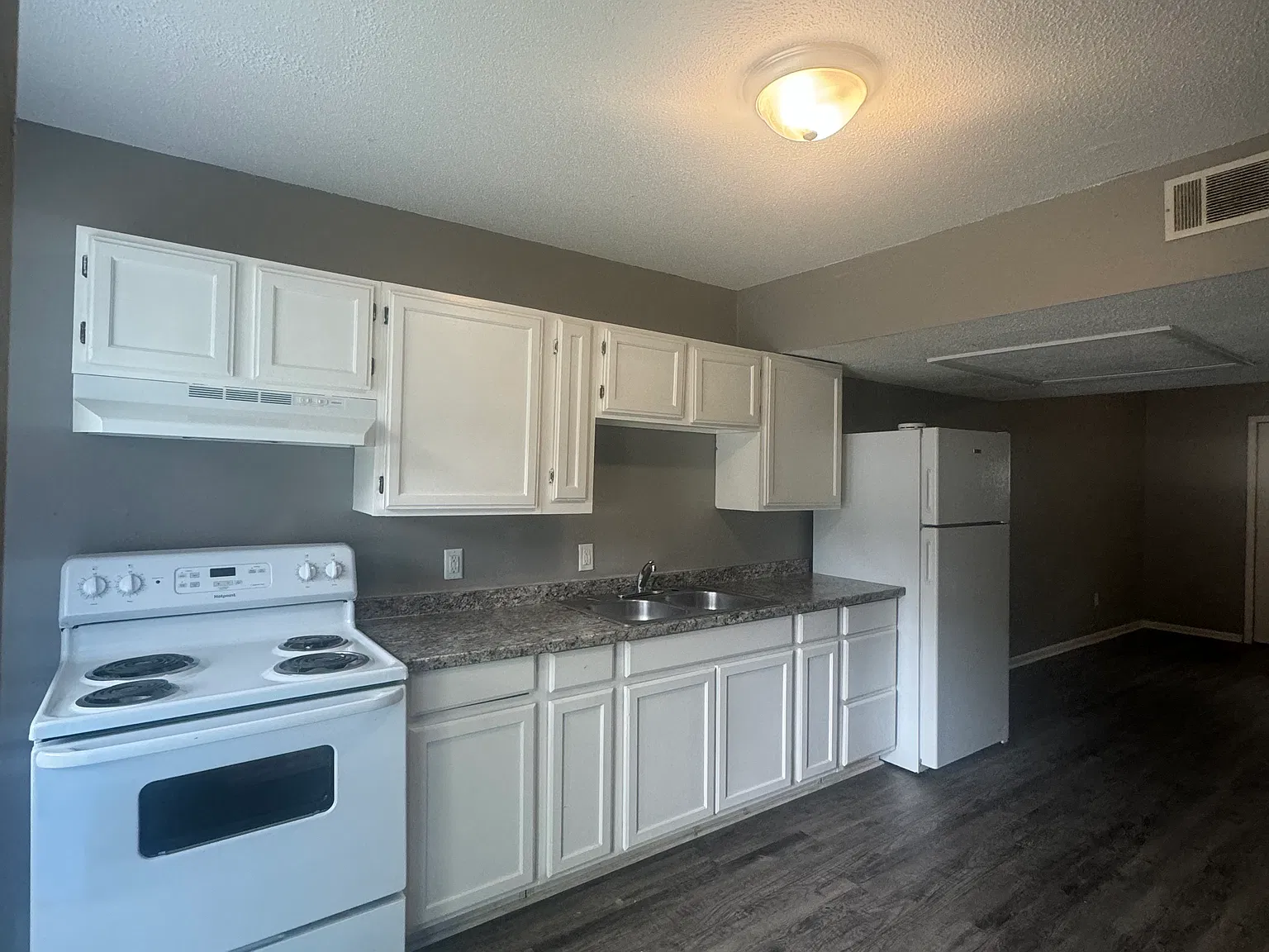 2 bed, 750 sqft, $650 — Photo 1