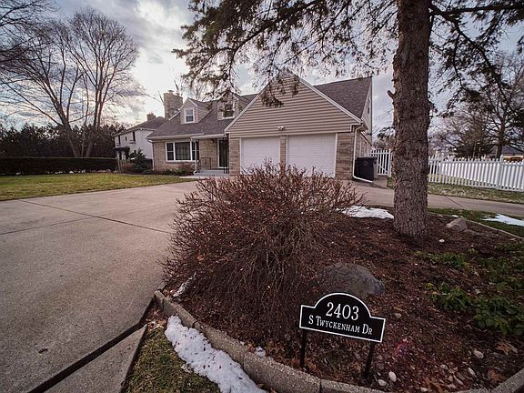 2nd image of 2403 S Twyckenham Dr