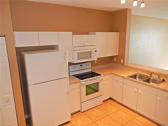 5th image of 3617 Pine Oak Cir APT 104