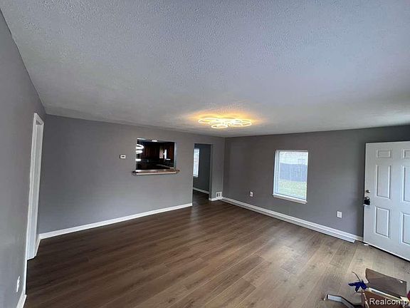 5th image of 15163 Beech Daly Rd