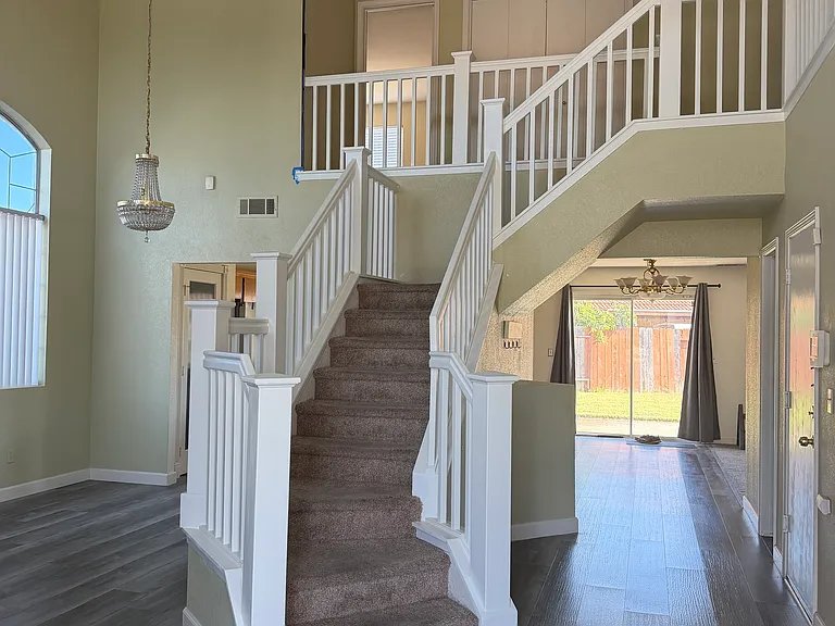 4124 Utica Ct — Photo 2