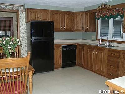 4th image of 207 Forsythe St