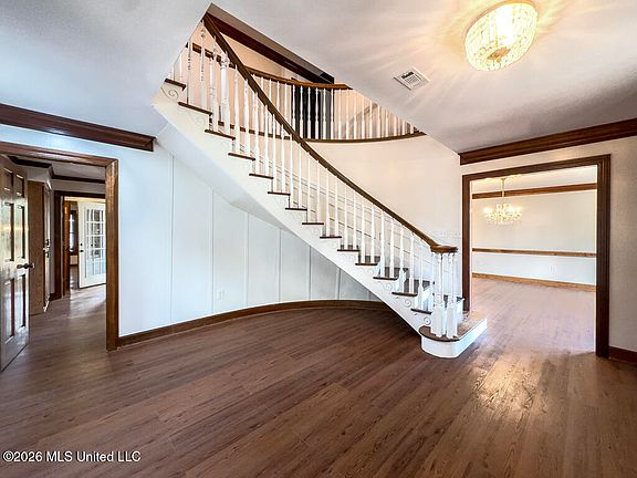 4th image of 2411 Burke St
