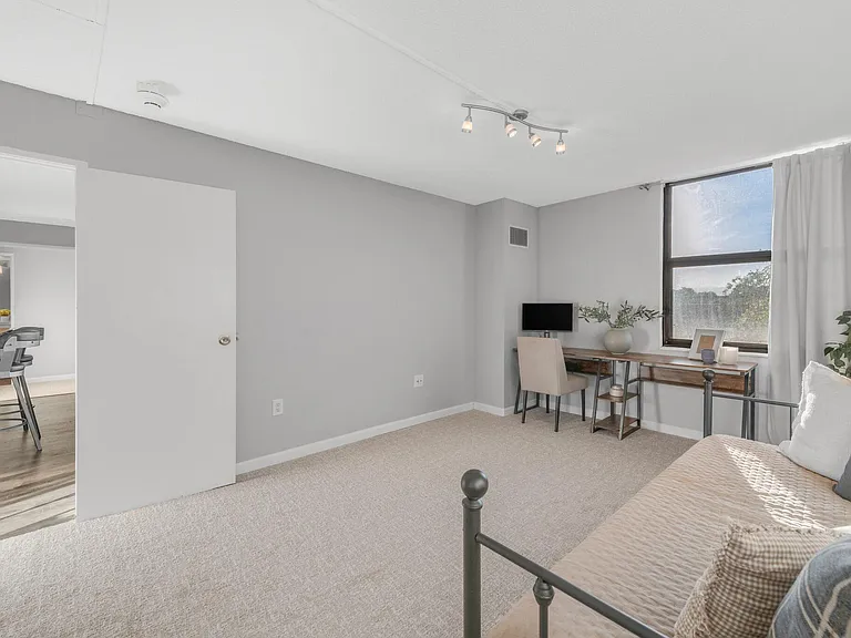 1301 N Speer Blvd #302 — Photo 31