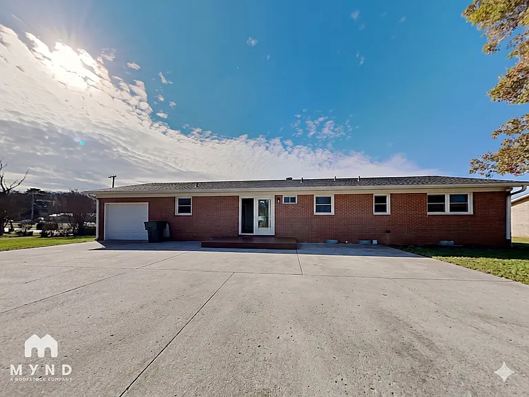 1708 N New Hope Rd — Photo 15