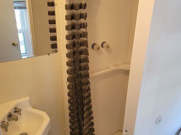 4th image of 1305 Merrill Ave #11273155