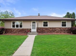 525 E Fitzsimmons Rd, Oak Creek, WI 53154