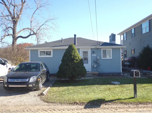 8813 Riverside Dr, Brighton, MI 48116