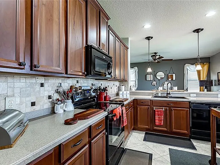7326 Forest Mere Dr — Photo 15