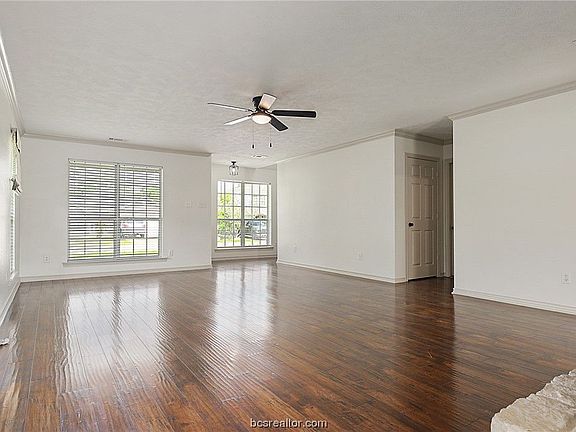 4th image of 1300 Danville Ct