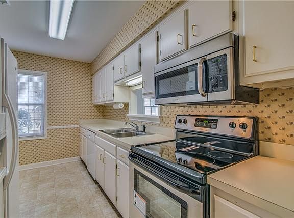 5th image of 221 Cana Cir