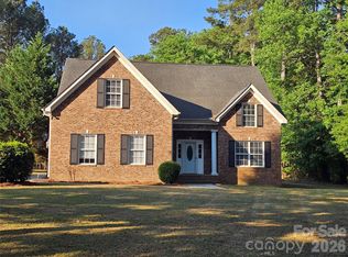 2843 Lakeshore Dr, Great Falls, SC 29706