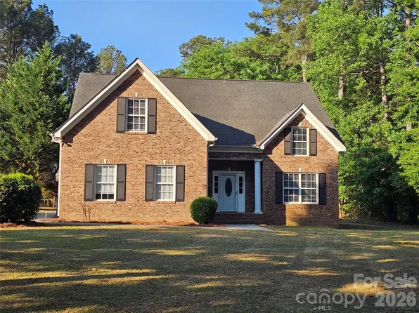 2843 Lakeshore Dr, Great Falls, SC 29706
