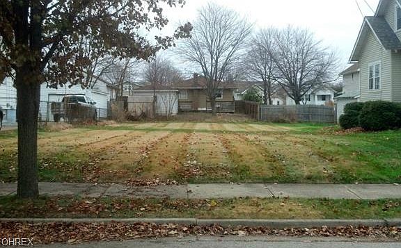 2nd image of 425 Newell Ave