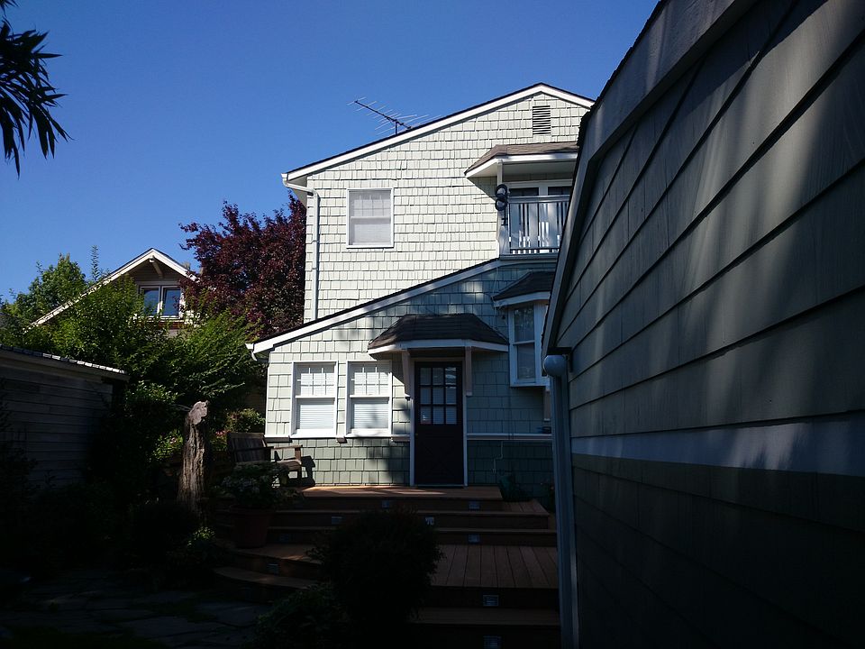 2nd image of 1747 NE Naomi Pl