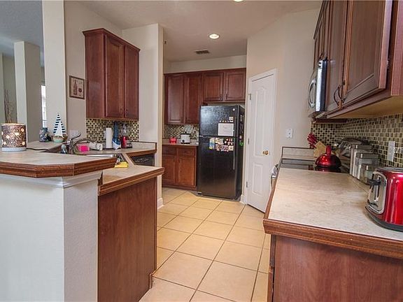 3rd image of 2001 Estancia Cir