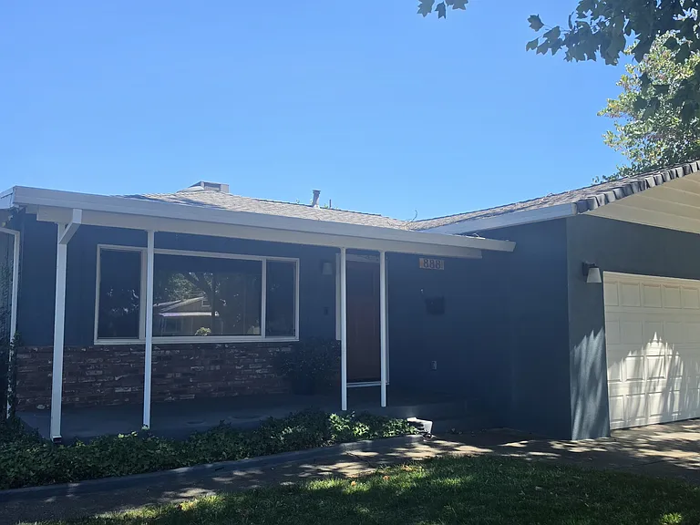 888 Glenn St — Photo 2