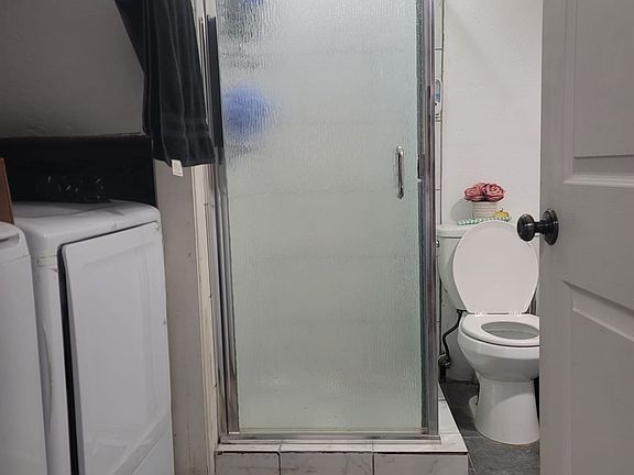 3rd image of 2325 Torrington Dr APT A