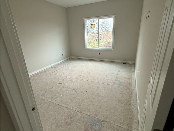 3rd image of 1033 Linden St