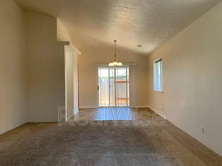 1675 George Tweed Blvd — Photo 4