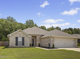 549 Silver Hill Dr, Pearl, MS 39208