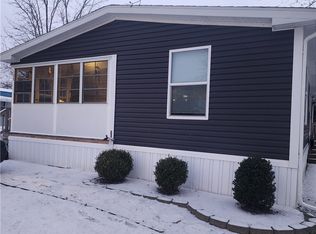 108 Pat Dr, Farmington, NY 14425