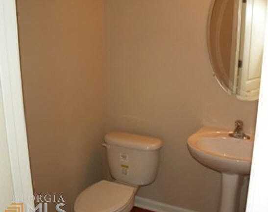 5th image of 2407 Whiteoak Ct SE