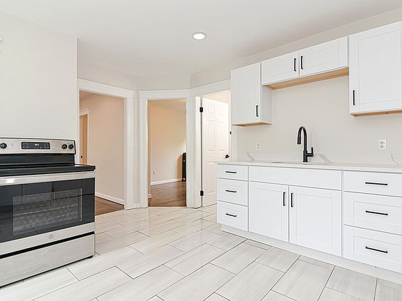 5th image of 157 Oxford St N #2