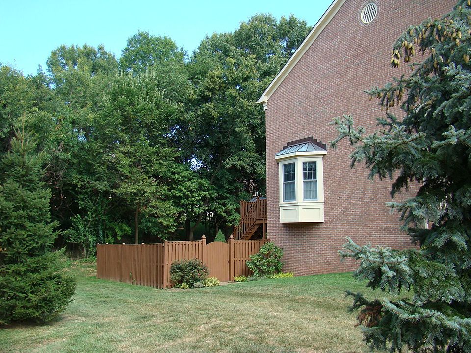 2nd image of 927 Hidden Moss Dr