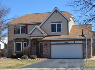 1245 N Springwood Dr, Palatine, IL 60074