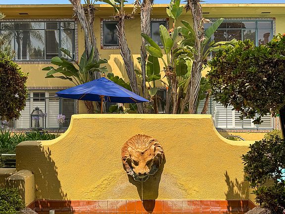 4th image of 1615 N Laurel Ave APT 117