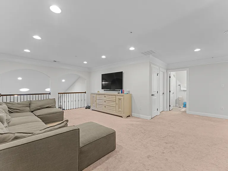433 Fairmont Dr — Photo 26
