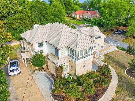 4th image of 1500 Bayou Blvd