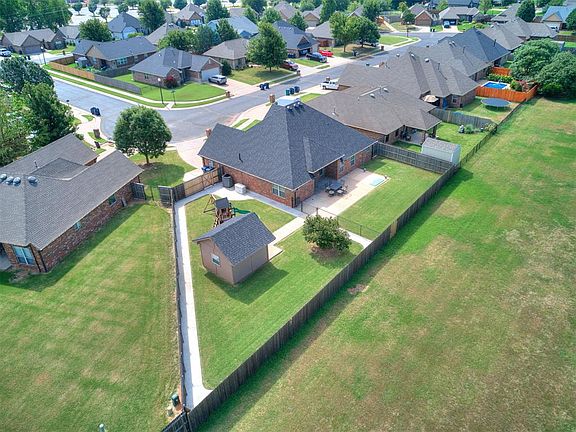 3rd image of 12201 Heathfield Ln