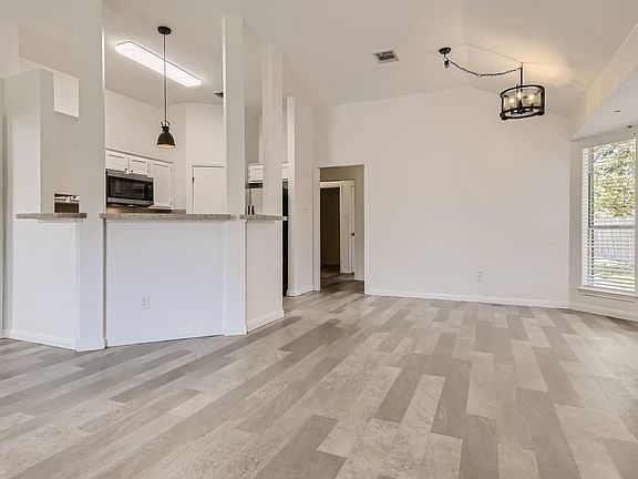 4th image of 1603 Wild Orchard Dr