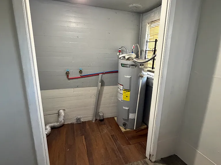 1605 Avenue I — Photo 11