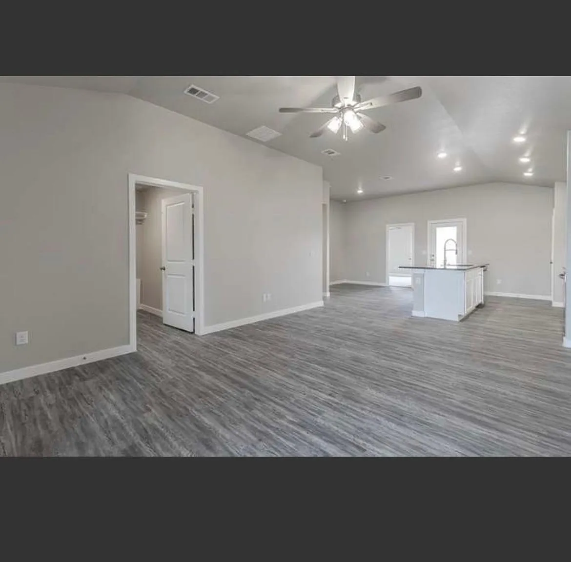 2910 Yellowstone Ct — Photo 1
