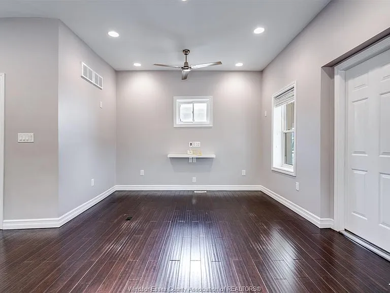 1672 Elgin St — Photo 6