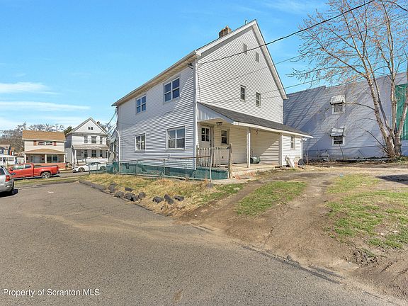 3rd image of 535 N Franklin St