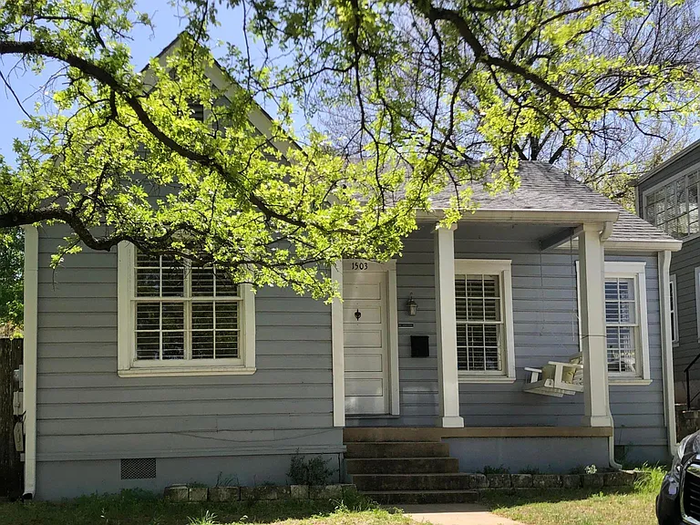 1503 Newfield Ln — Photo 2