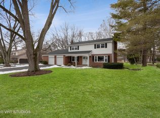 407 Woodland Hills Rd, Batavia, IL 60510