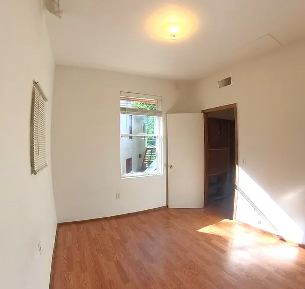 364 Ruxton Ave — Photo 5