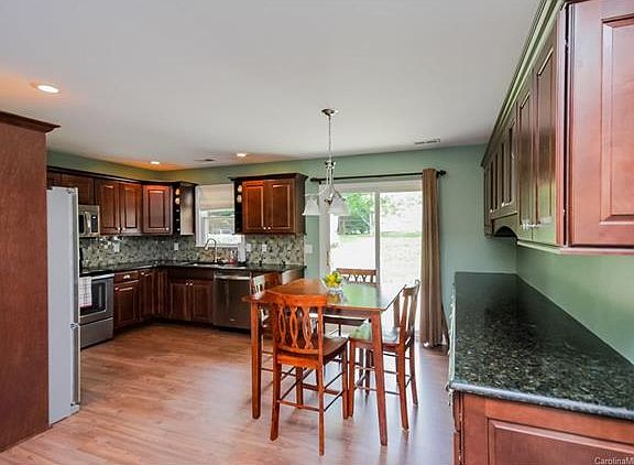 5th image of 7345 Hagers Hollow Dr